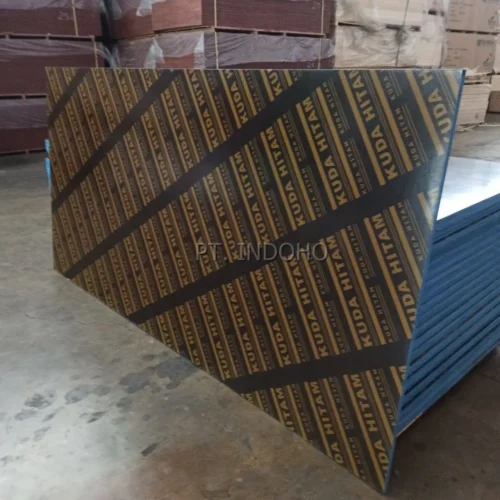 Distributor Triplek Phenolic Film Face merk Kuda Hitam PT. INDOHO untuk bekisting cor beton kualitas premium.